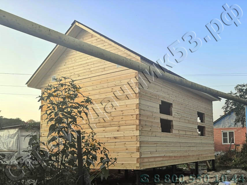 Дом с задней стороны