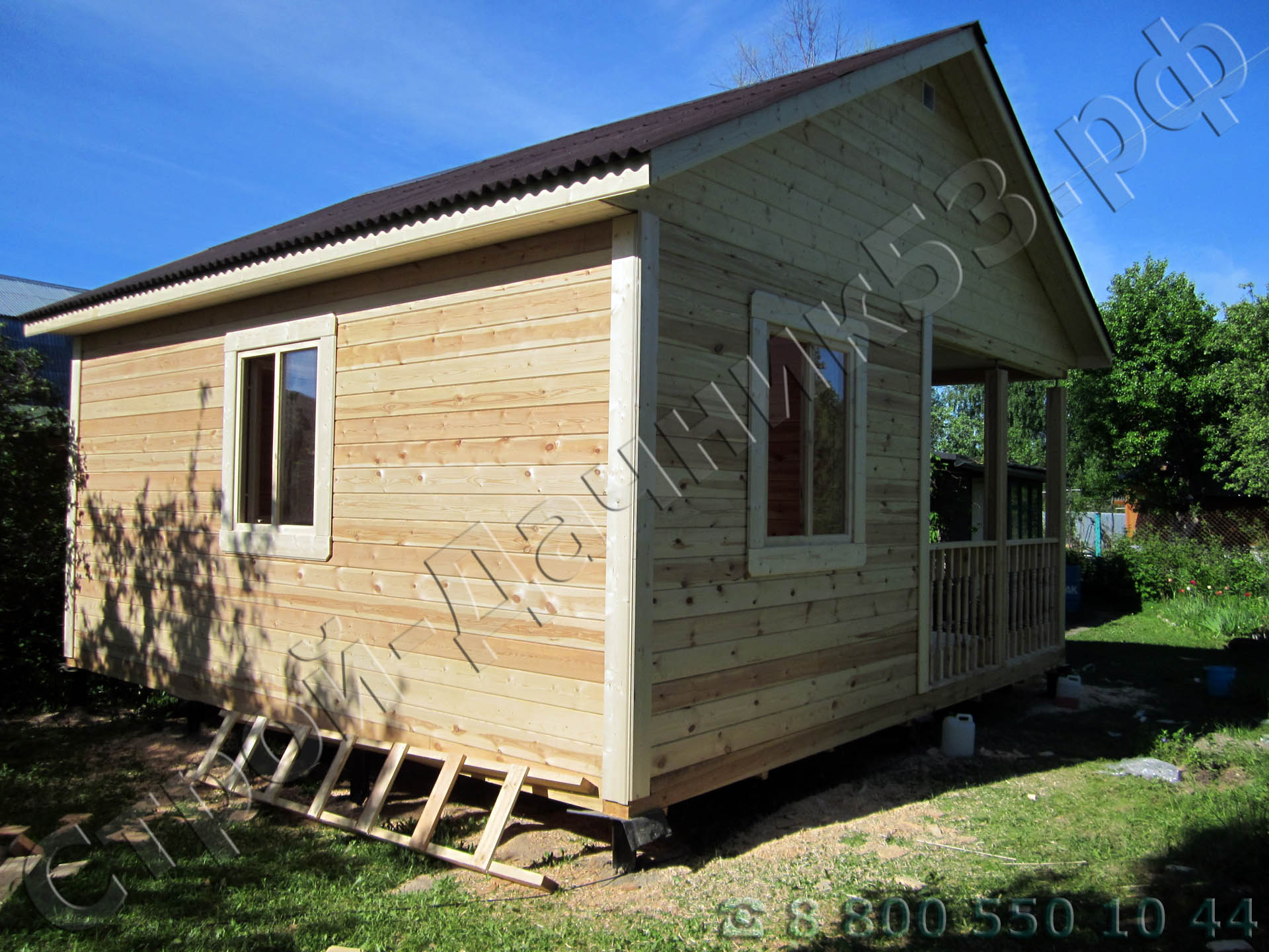 Вид дома с задней стороны