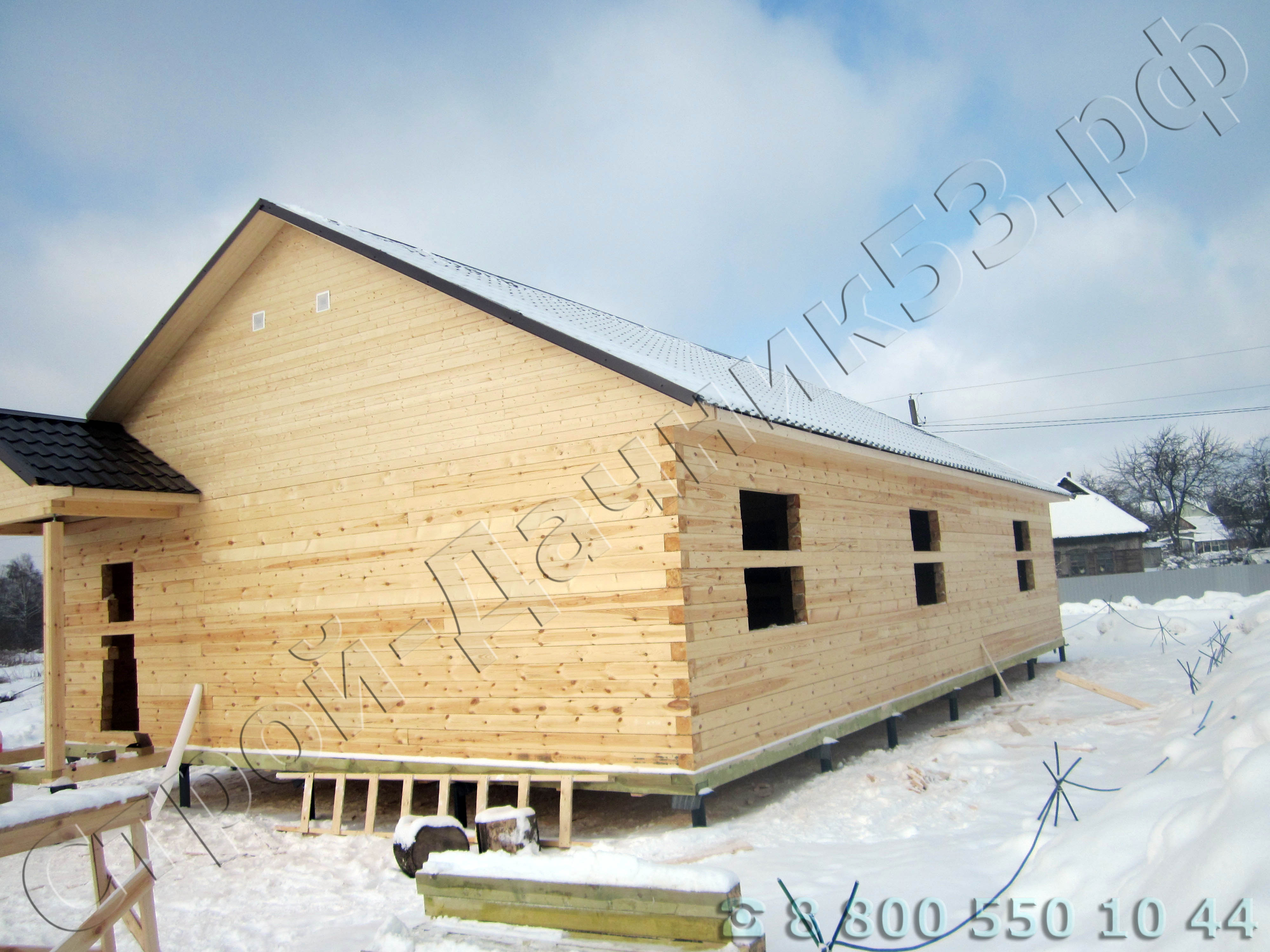 Вид дома с задней стороны