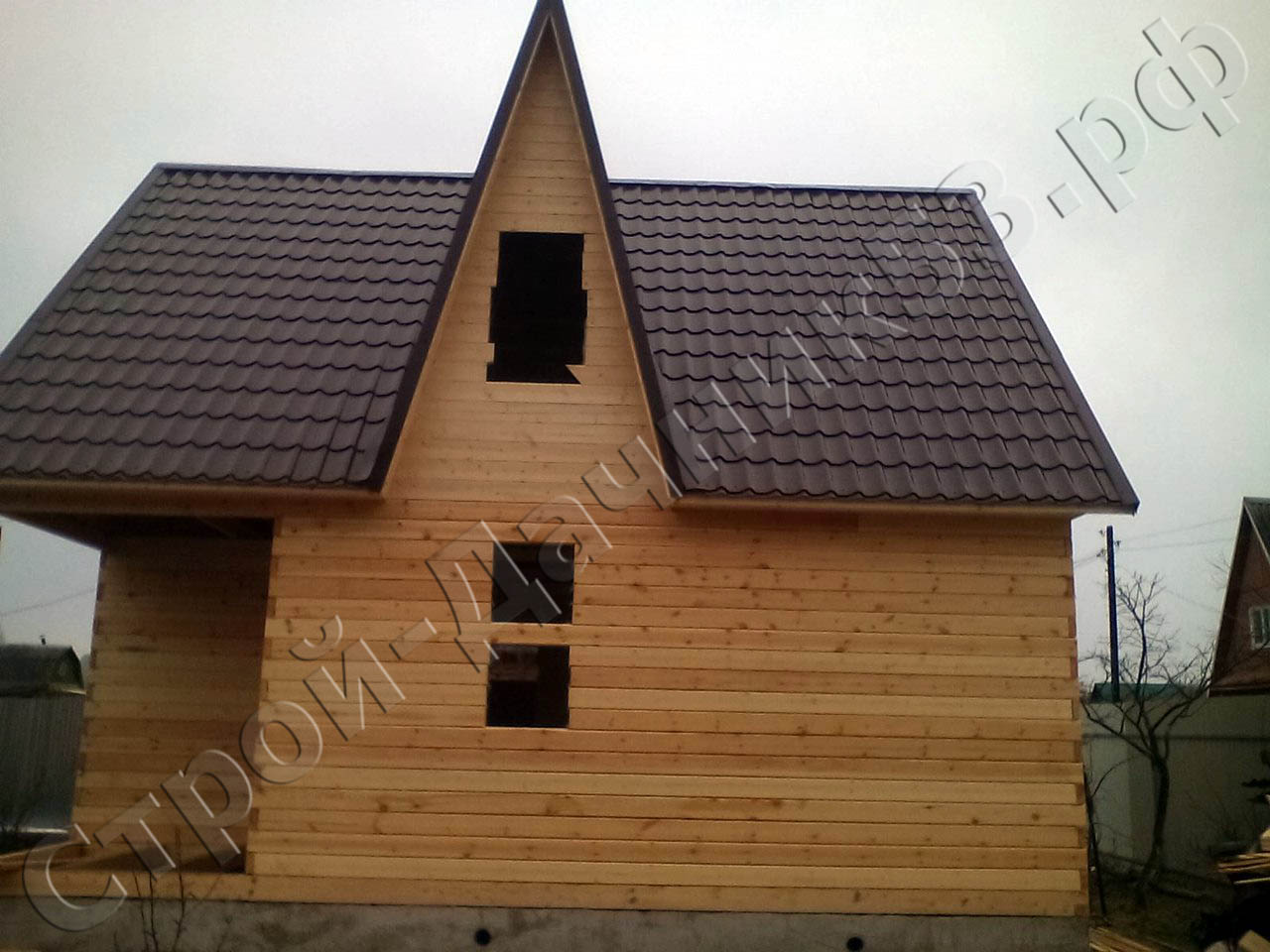 Фасадная сторона дома